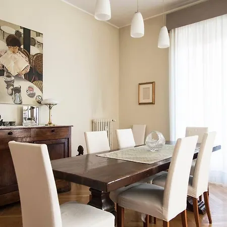 Brera Luxurious Elegant Bright Downtown Apartman